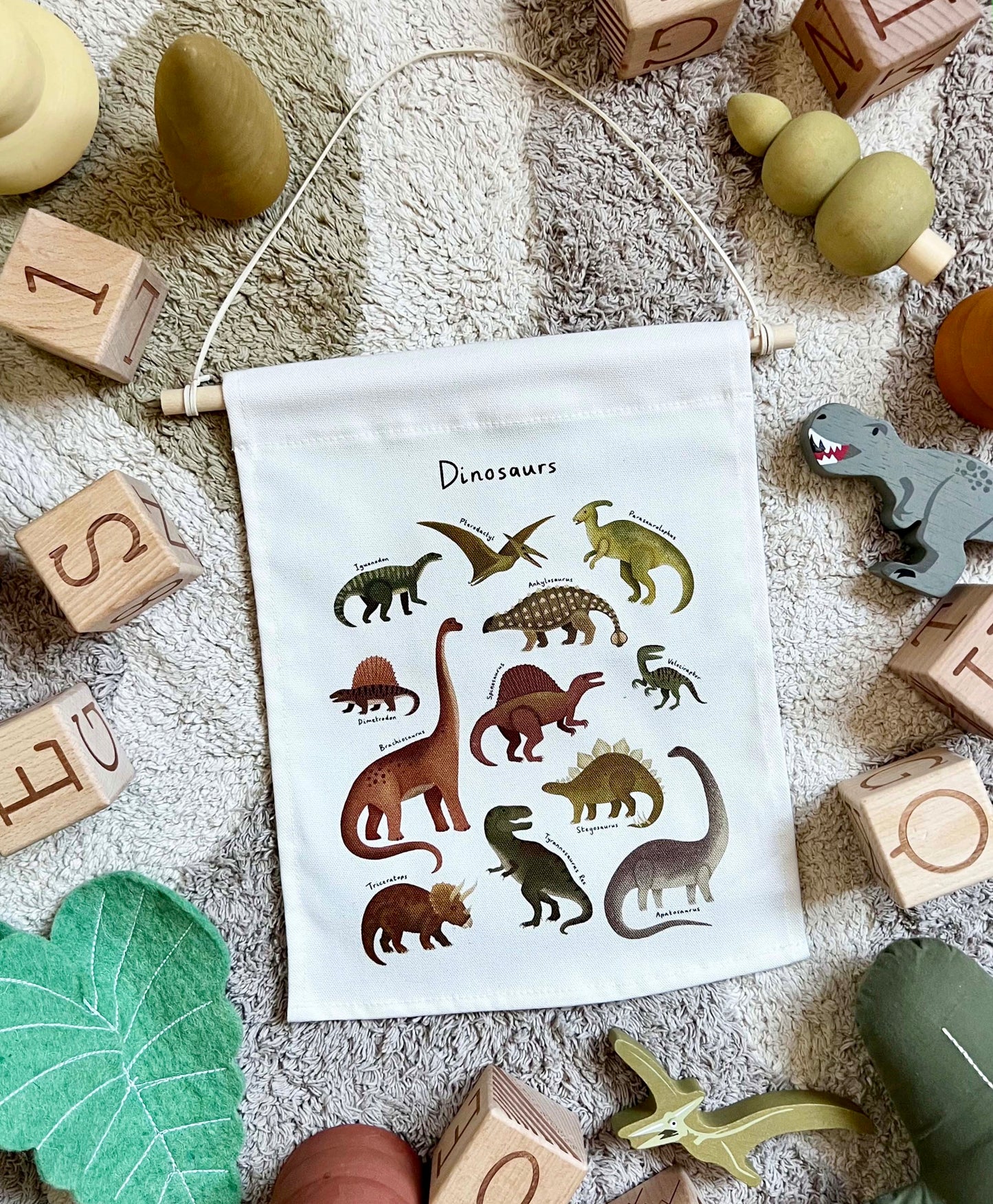 Dinosaurs / Mini Hanger